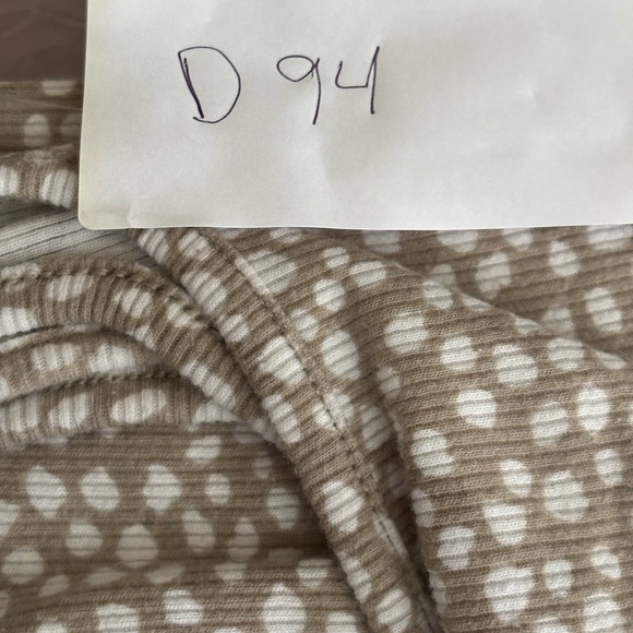 Old Navy Tan and White Patterned Tank Top Size Medium - Picture 11 of 11